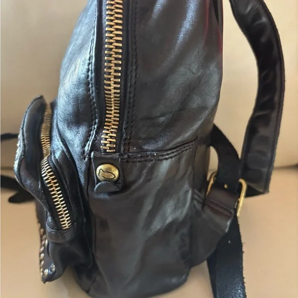 Campomaggi Black Small Backpack with Rivets - Picture 3 of 14